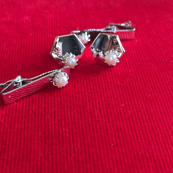 Vintage Cultured Pearl Cufflinks & Tie Clip - Picture 2 of 7